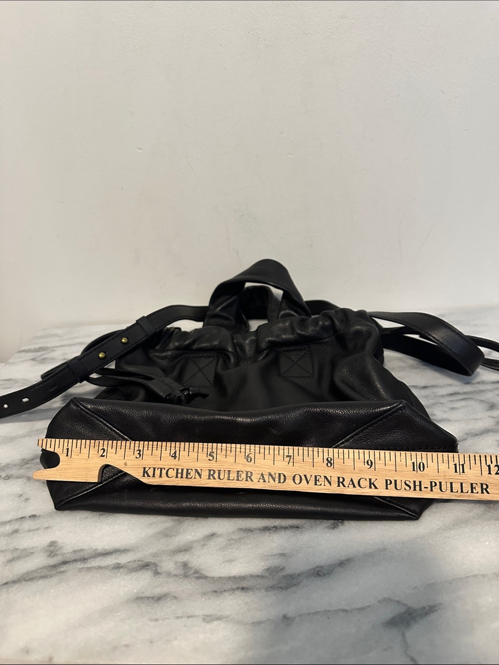 Madewell The Piazza Leather Crossbody bucket bag black leather
Bag in Black - Picture 7 of 12